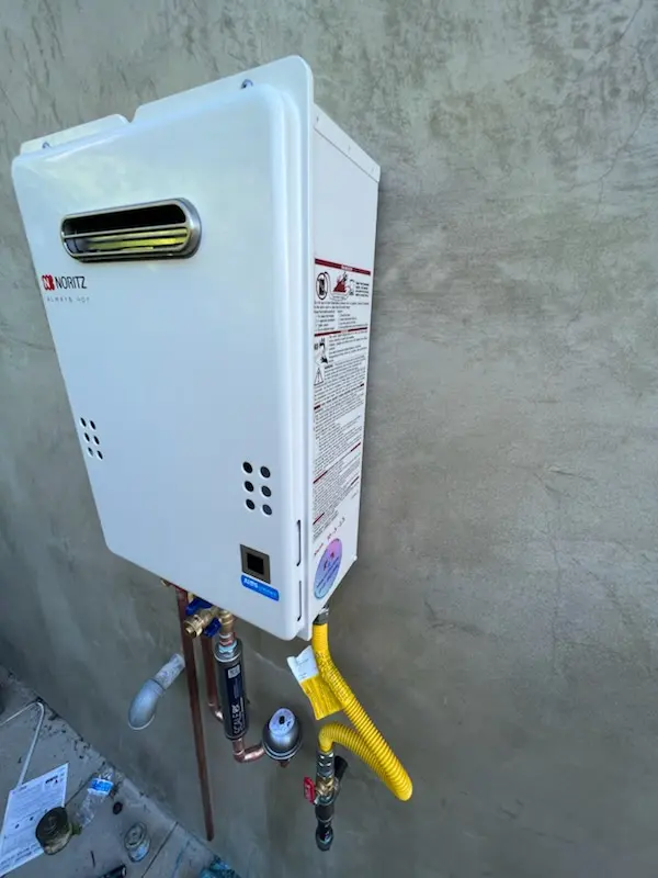 Tankless water heater installation for Bay Park homes
